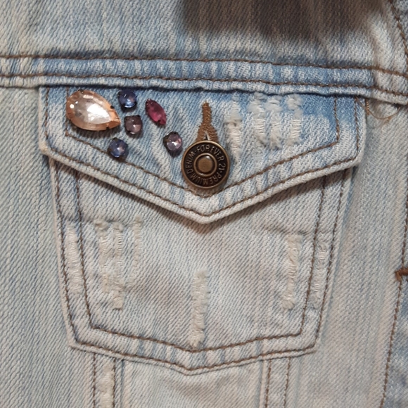 🛍️ Lightwash jean vest with jewels - Picture 3 of 5
